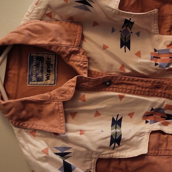 VINTAGE WRANGLER WOMANS L WESTERN LIGHTWEIGHT BUTTON UP w tassels - Picture 2 of 5